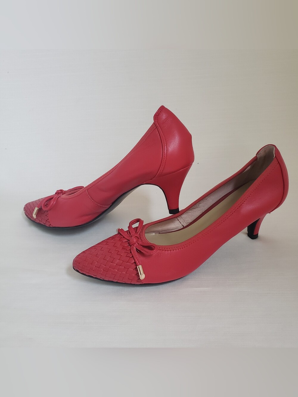 Red Women's 7.5 Pointed-Toe Woven Leather Heels